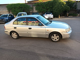 Hyundai Accent foto 3