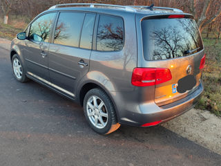 Volkswagen Touran foto 4