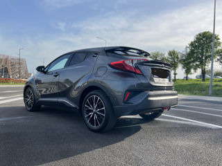 Toyota C-HR foto 2