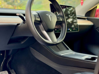 Tesla Model Y foto 8