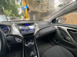 Hyundai Elantra foto 2