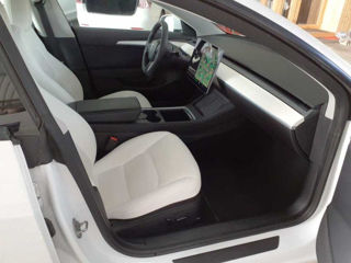 Tesla Model 3 foto 4