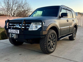 Mitsubishi Pajero foto 2