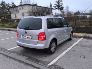 Volkswagen Touran foto 5