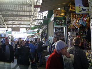 Торговый киоск на рынке в центре Бельц foto 9