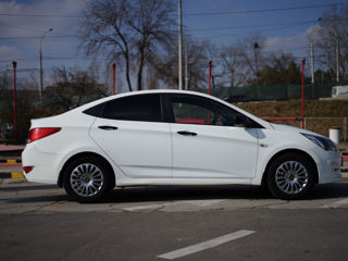 Hyundai Accent foto 2