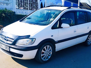 Opel Zafira foto 2