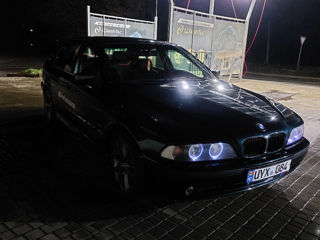 BMW 5 Series foto 2