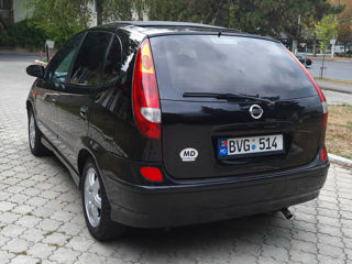 Nissan Almera Tino foto 3