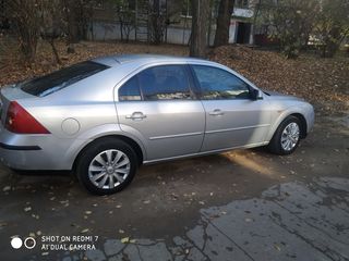 Ford Mondeo foto 2