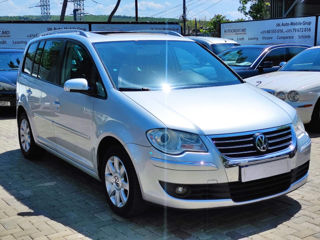 Volkswagen Touran foto 1