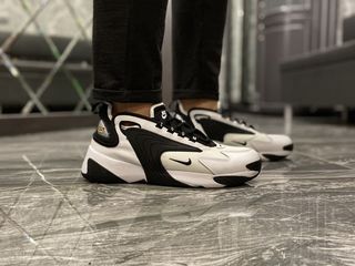 zoom black and white nike