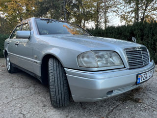 Mercedes C-Class foto 2