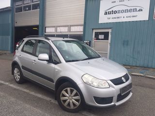 Suzuki SX4 foto 1