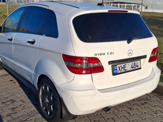 Mercedes B-Class foto 2