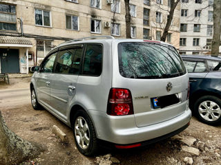 Volkswagen Touran foto 3