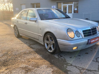 Mercedes E-Class foto 2