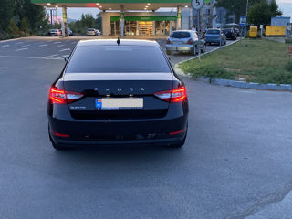 Skoda Superb foto 2