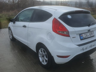 Ford Fiesta foto 2