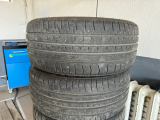 235/40R19