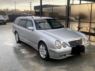 Mercedes E-Class foto 1