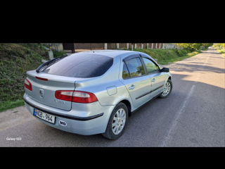 Renault Laguna foto 2