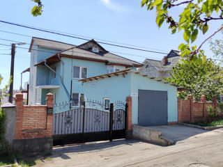 Vând casa de locuit 303 m2, terenul 9 ari, garaj (5 minute de la Chisinau) foto 3