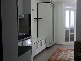 Apartament(garsoniera) in chirie pe termen lung! 170 euro, mai negociez! foto 1