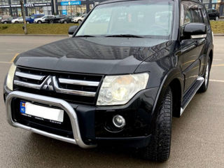 Mitsubishi Pajero foto 2