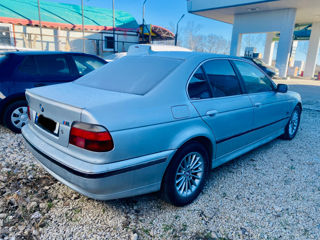 BMW 5 Series foto 3