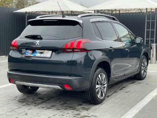 Peugeot 2008 foto 2