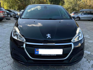 Peugeot 208 foto 1