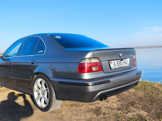 BMW 5 Series foto 3