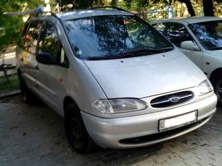 Ford Galaxy foto 2