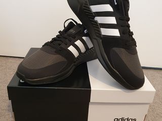 Adidas, Reebok. foto 1