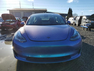 Tesla Model 3 foto 2