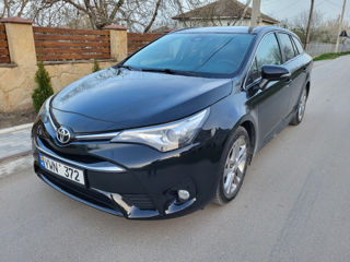 Toyota Avensis foto 1