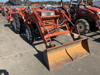 Tractor kubota cu incarcator frontal foto 0