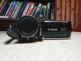 Техника Cannon- Фотоаппарат EOS 500D Body + EFS 18-200mm lens, Видеокамеры Legria FS306/Canon HF10 foto 8