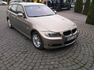 BMW 3 Series Touring foto 3