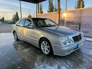 Mercedes E-Class foto 8