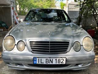 Mercedes E-Class foto 1