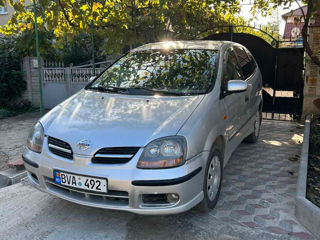 Nissan Almera Tino foto 2