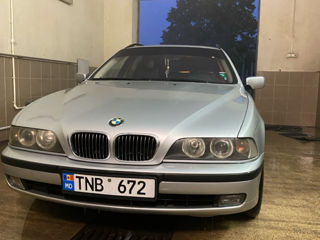 BMW 5 Series foto 3