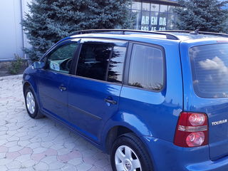 Volkswagen Touran foto 3