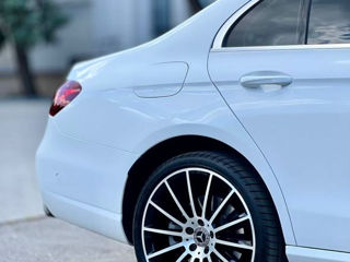 Mercedes E-Class foto 2