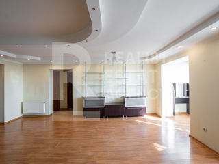 Apartament cu 3 camere, 103 m², Centru, Chișinău foto 4