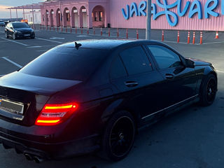 Mercedes C-Class foto 3