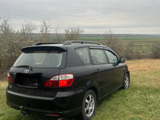 Toyota Avensis Verso foto 5