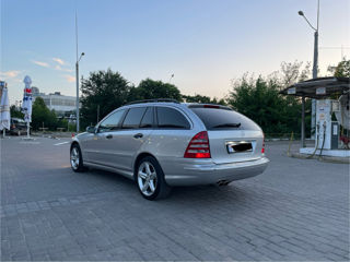 Mercedes C-Class foto 2